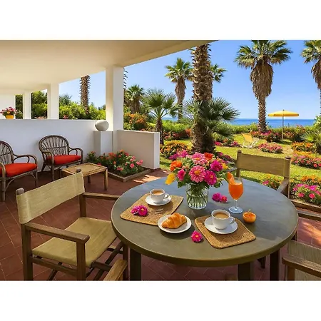 Apartament Awesome In With House Sea View