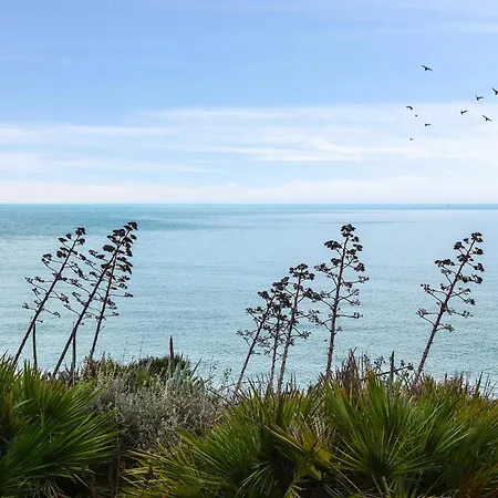 Appartement Awesome In Briatico With House Sea View