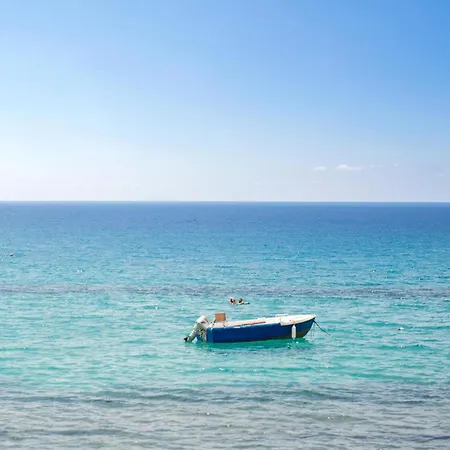 Awesome In With House Sea View בריאטיקו